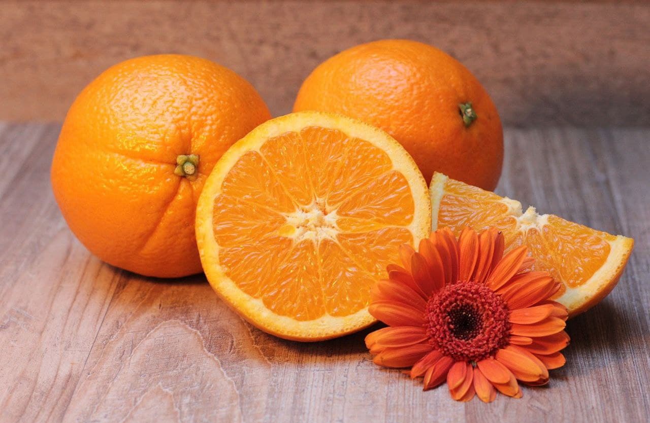 Para qué sirve la vitamina C y soluciones con la vitamina C contra las manchas de la cara.